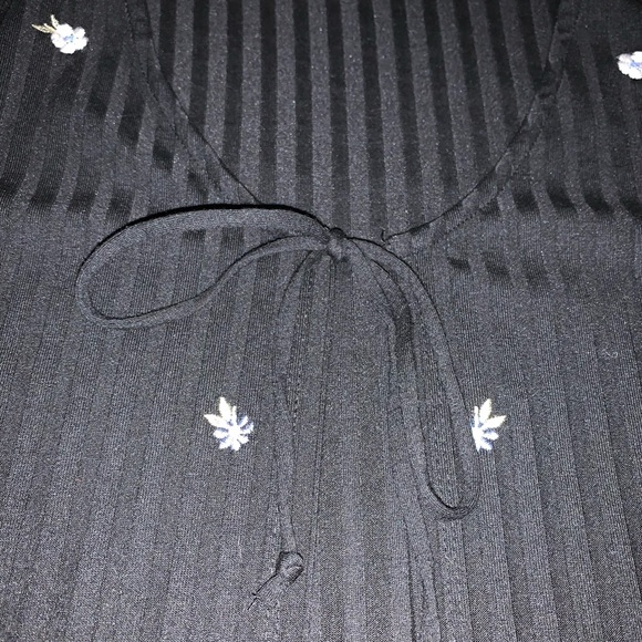 Black Embroidered Floral Cape- Pairs with Tank Top, bundle for discount! - Picture 2 of 5
